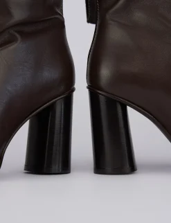 Stivale tacco 9cm testa pelle