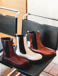 Stivale tronchetto chelsea tacco 2 cm bordo' pelle