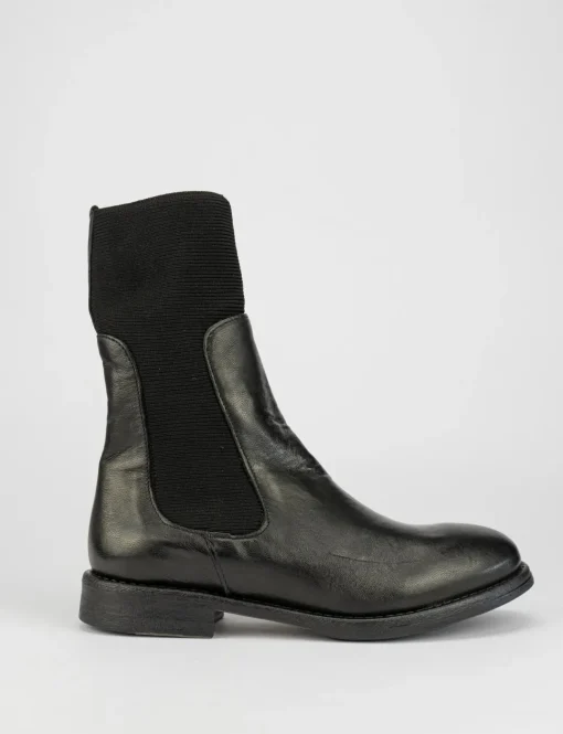 Stivale tronchetto tacco 2 cm nero