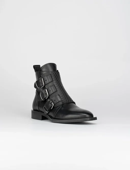 Stivale tronchetto tacco 2 cm nero