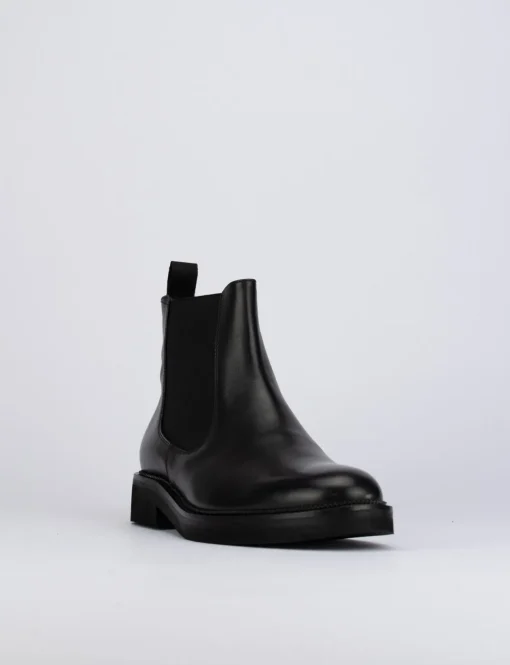 Stivale tronchetto tacco 2 cm nero pelle