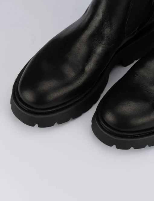 Stivale tronchetto tacco 2 cm nero pelle