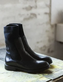 Stivale tronchetto tacco 2 cm nero