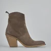 Stivaletti tacco 7cm camoscio beige
