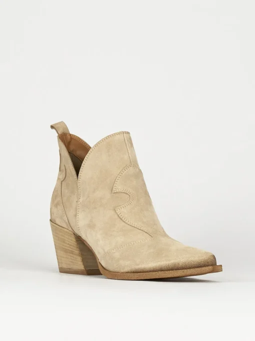 Stivaletti tacco 6cm camoscio beige