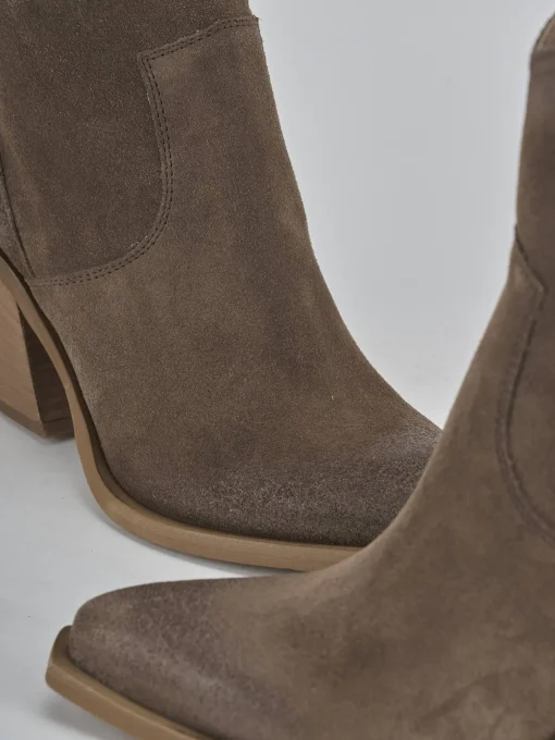 Stivaletti tacco 7cm camoscio beige