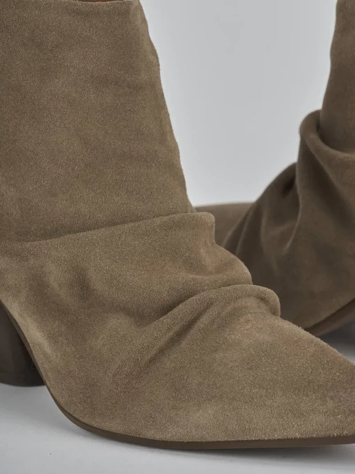Stivaletti tacco 7cm camoscio beige