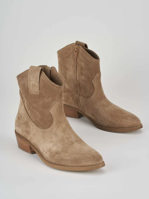 Stivaletti tacco 3cm camoscio beige