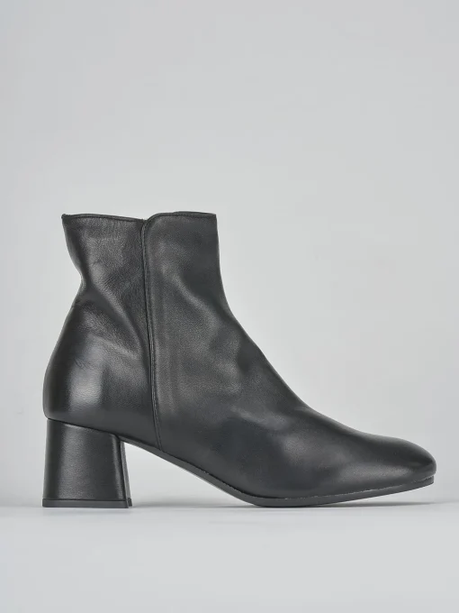 Stivaletti tacco 6cm pelle nero