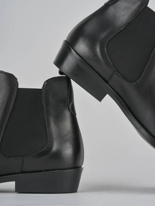Stivaletti tacco 2cm pelle nero