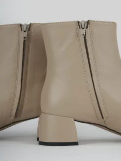 Stivaletti tacco 6cm pelle beige