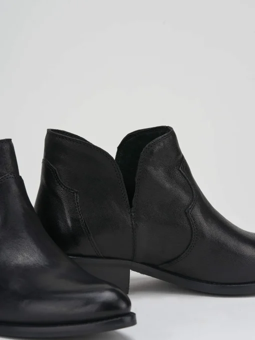 Stivaletti tacco 3cm pelle nero