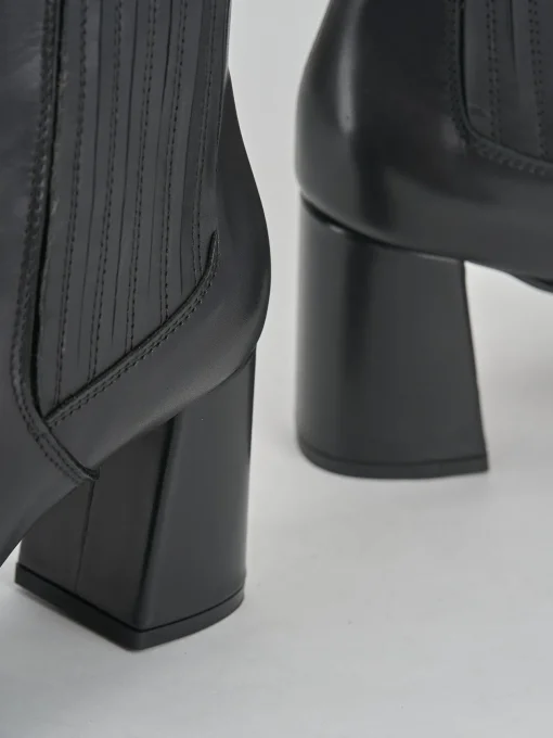Stivaletti tacco 8cm pelle nero