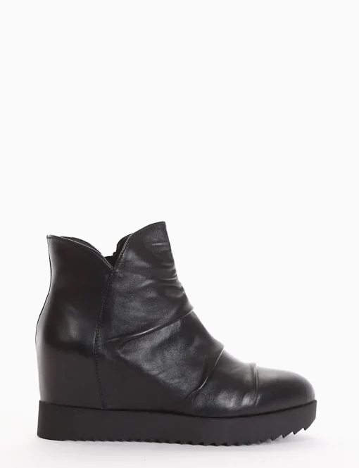 stivaletto con zeppa unifiorme alta 3 cm nero