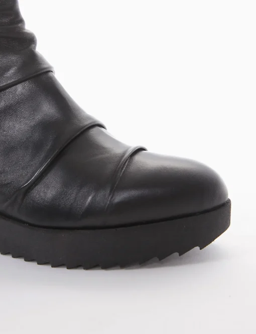 stivaletto con zeppa unifiorme alta 3 cm nero