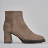 Stivaletto tacco 7 beige camoscio