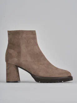 Stivaletto tacco 7 beige camoscio