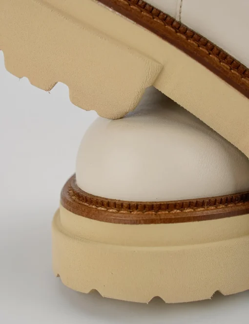 Stivaletto tacco 1 cm beige pelle