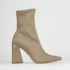 Stivaletto tacco 9cm beige tessuto