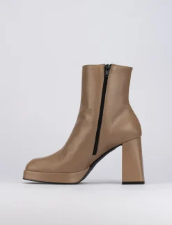 Stivaletto tacco 10cm beige pelle