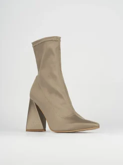 Stivaletto tacco 9cm beige tessuto