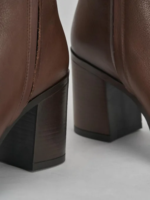 Stivaletto tacco 8cm marrone pelle