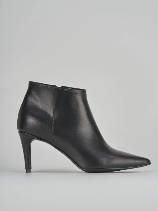 Stivaletto tacco 7cm nero pelle