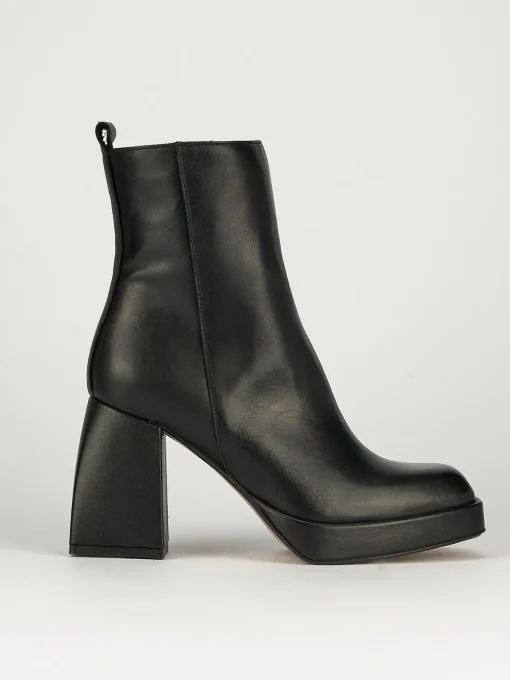 Stivaletto tacco 8cm nero pelle