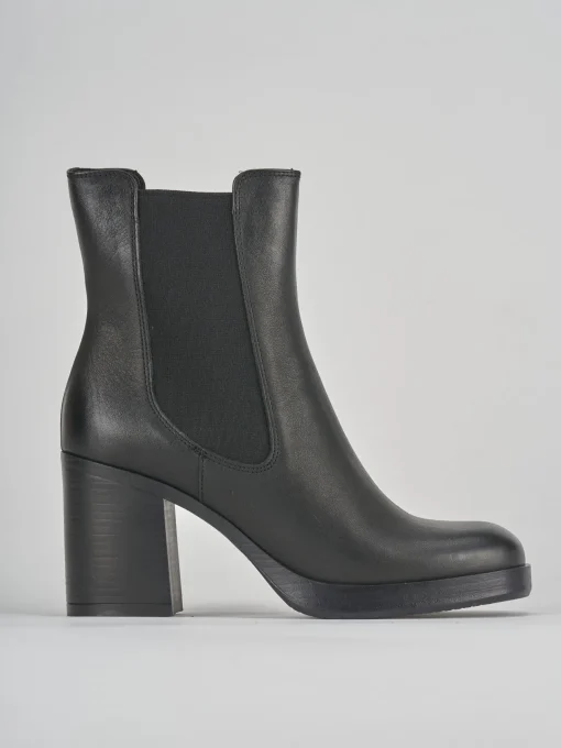 Stivaletto tacco 8cm nero pelle