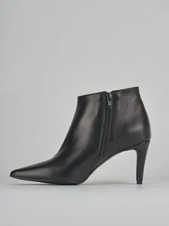 Stivaletto tacco 7cm nero pelle