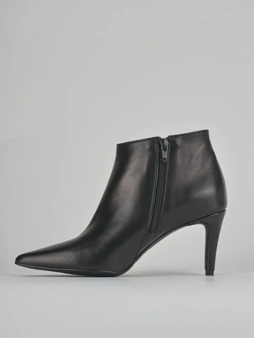 Stivaletto tacco 7cm nero pelle
