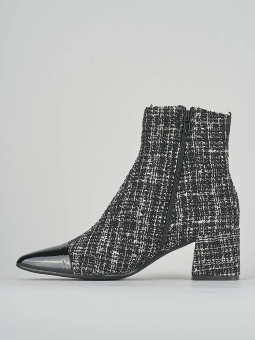 Stivaletto tacco 5cm nero tessuto