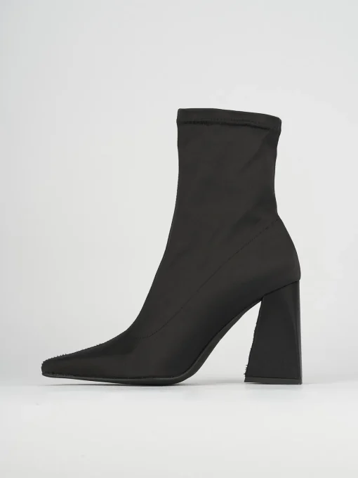 Stivaletto tacco 9cm nero tessuto