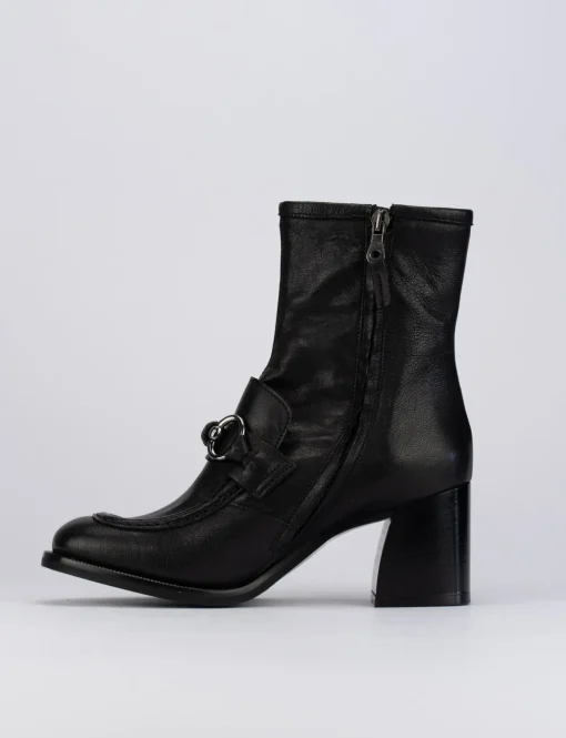 Stivaletto tacco 7cm nero pelle
