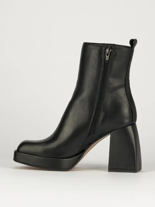Stivaletto tacco 8cm nero pelle