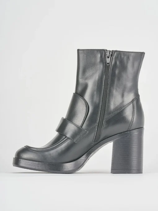 Stivaletto tacco 8cm nero pelle