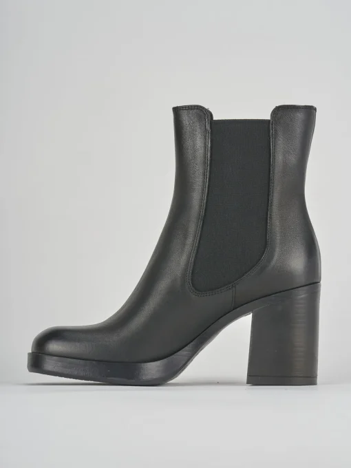 Stivaletto tacco 8cm nero pelle