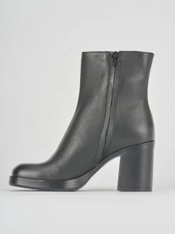 Stivaletto tacco 8cm nero pelle