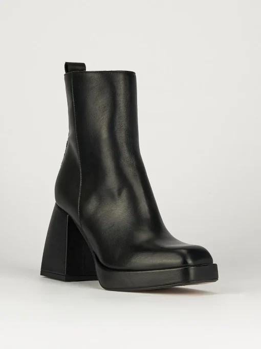 Stivaletto tacco 8cm nero pelle
