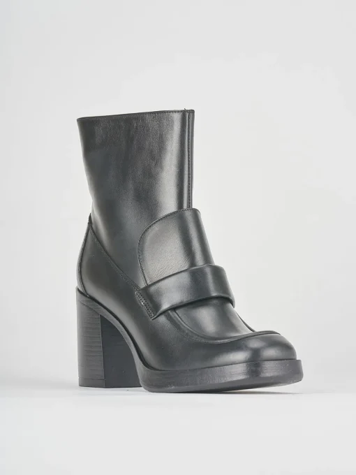 Stivaletto tacco 8cm nero pelle
