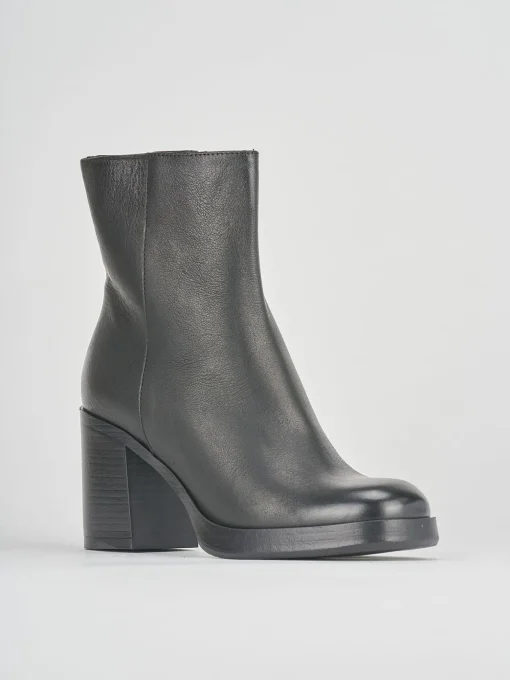 Stivaletto tacco 8cm nero pelle