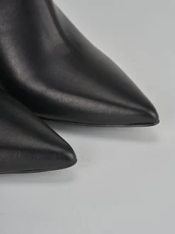 Stivaletto tacco 7cm nero pelle