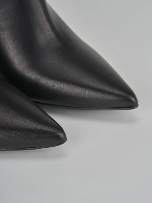 Stivaletto tacco 7cm nero pelle