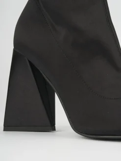 Stivaletto tacco 9cm nero tessuto