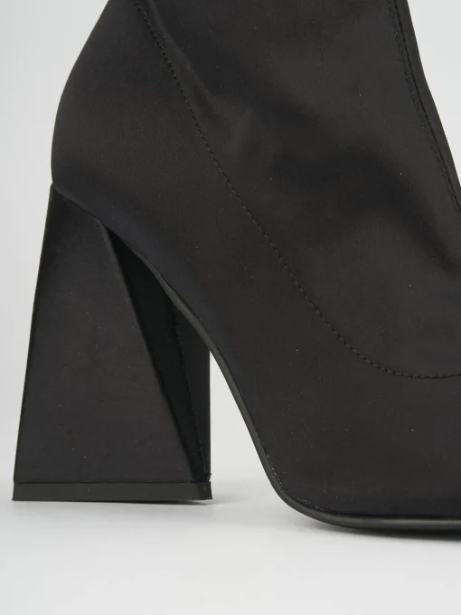 Stivaletto tacco 9cm nero tessuto