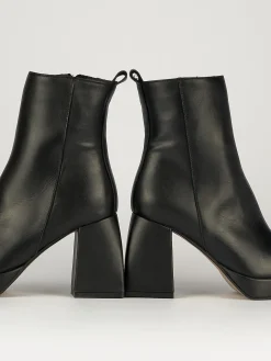 Stivaletto tacco 8cm nero pelle