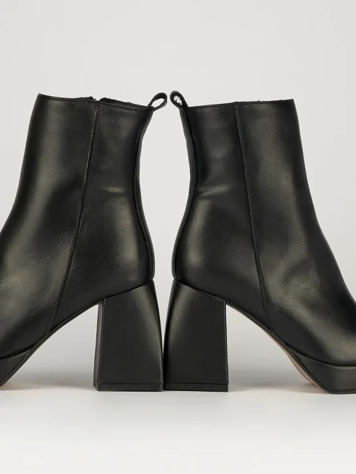 Stivaletto tacco 8cm nero pelle