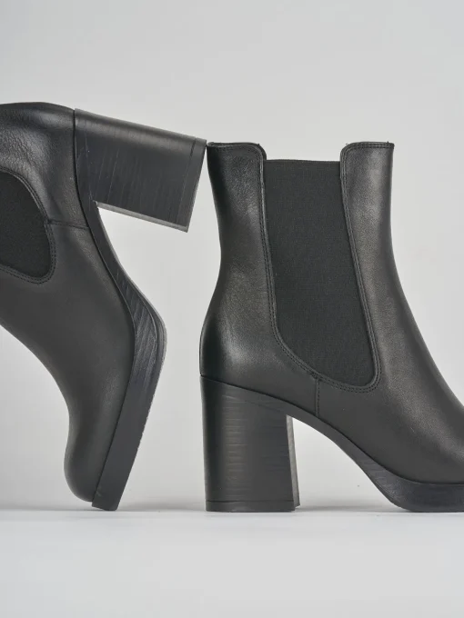Stivaletto tacco 8cm nero pelle