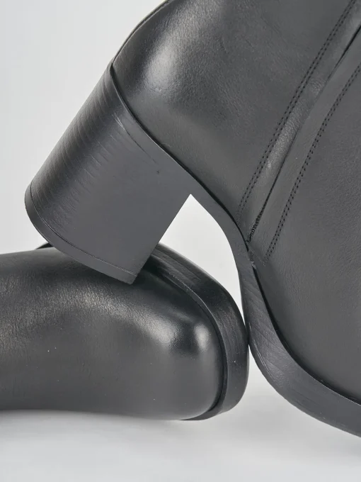 Stivaletto tacco 8cm nero pelle