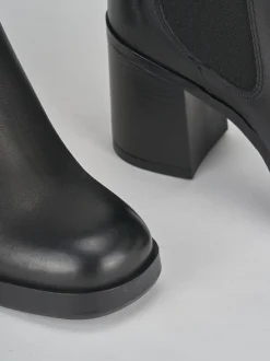 Stivaletto tacco 8cm nero pelle